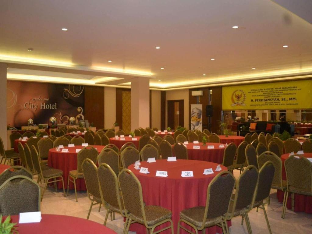 City Hotel Tasikmalaya Extérieur photo