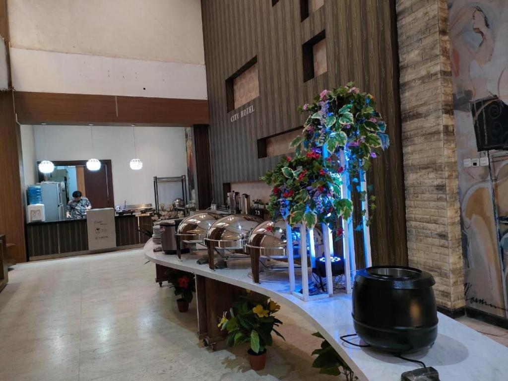 City Hotel Tasikmalaya Extérieur photo