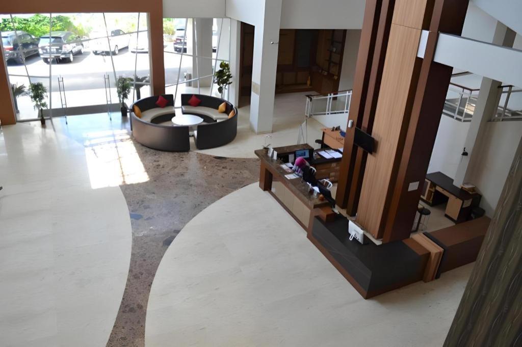 City Hotel Tasikmalaya Extérieur photo